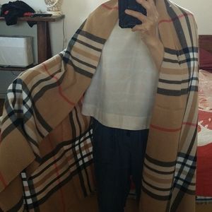 Large 100% cashmere looks Burberry stole